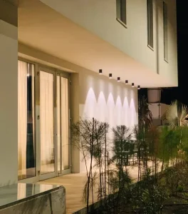 salida al patio de la residencia tafira mayores